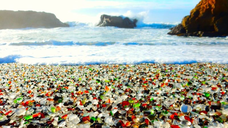 La Magica Spiaggia di Vetro negli Stati Uniti: Un Paradiso Trasparente!