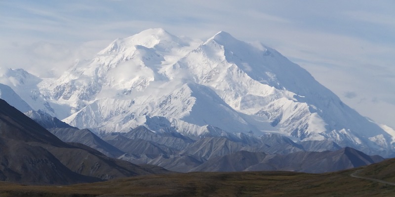 La vetta maestosa: la montagna più alta degli Stati Uniti che toglie il fiato